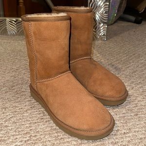 UGG Classic Short Boot